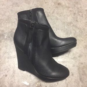 NWOT BARIII Black booties from Macy’s 7.5